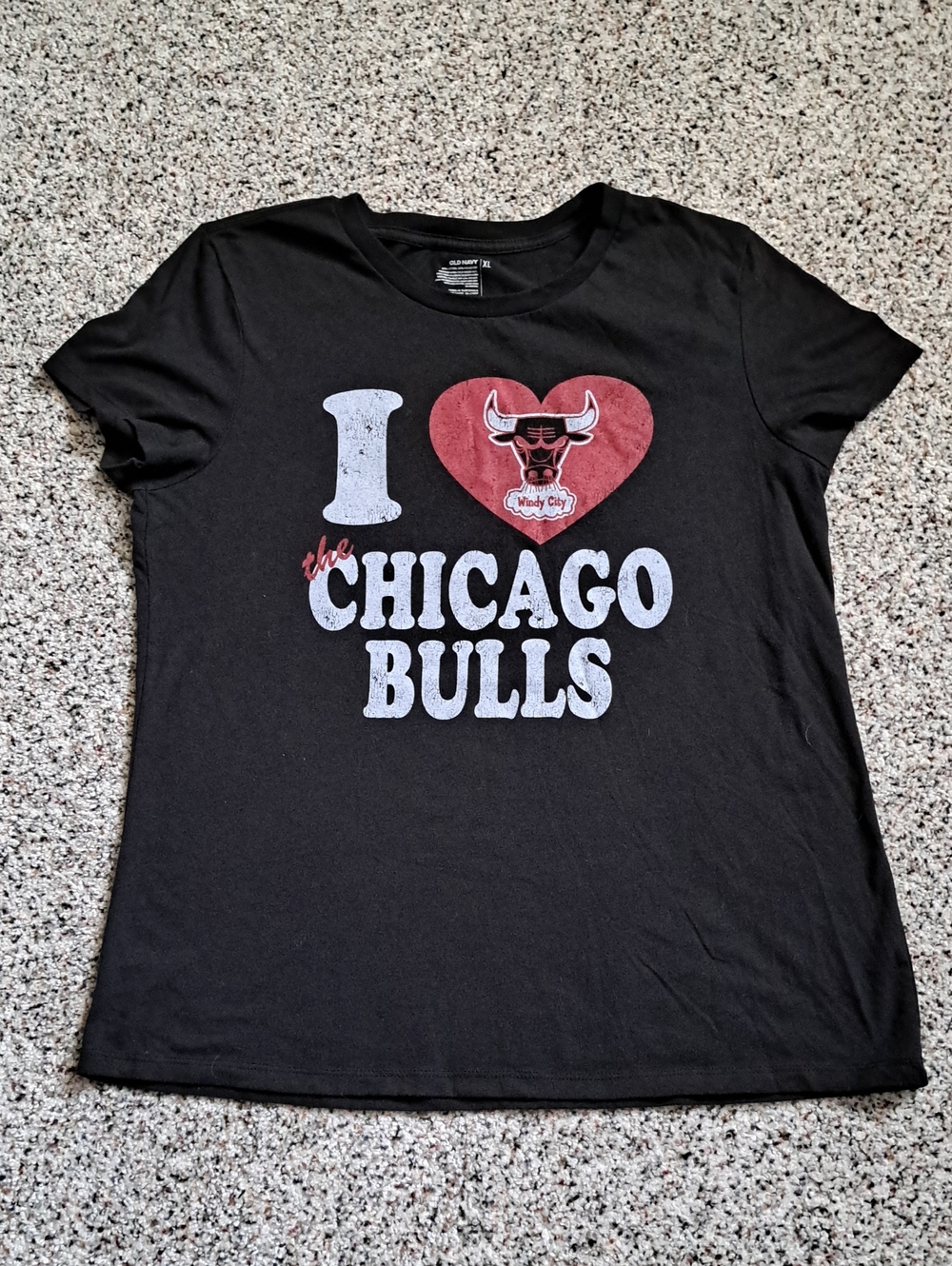 Old Navy Black Chicago Bulls Graphic Tee with Red Heart